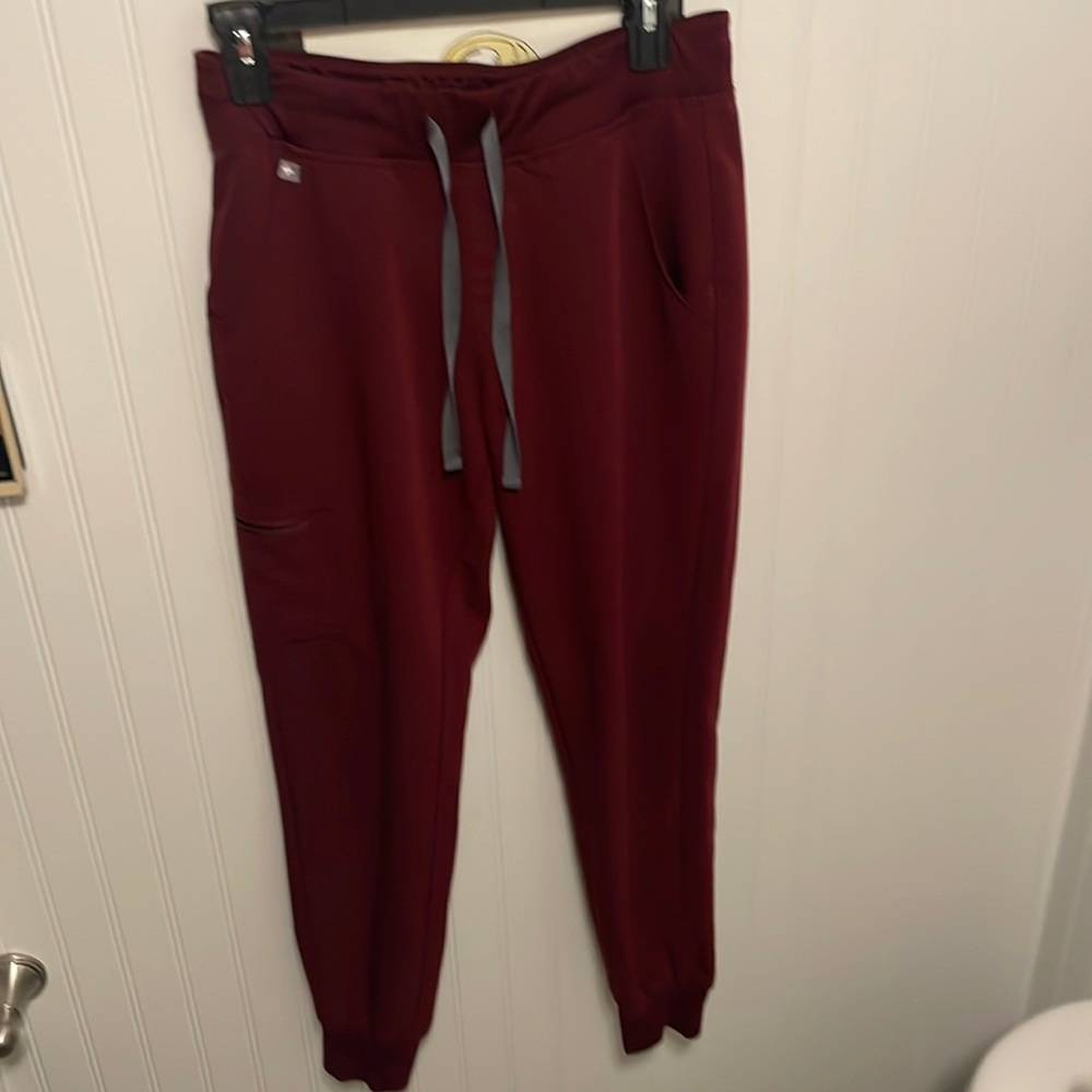 Figs burgundy small zamora joggers